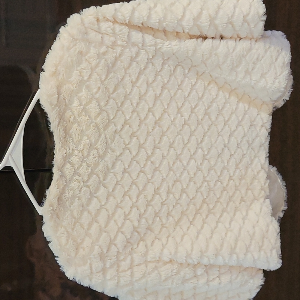 Shawl - Picture 2 of 2